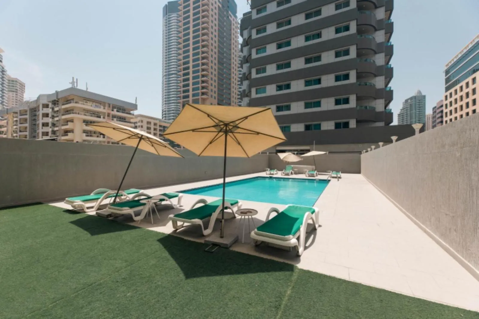 Skyline Studio Apartment With Balcony In Dubai Marina